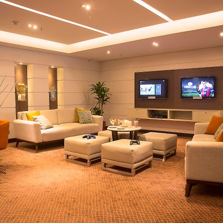 Hotel Dann Carlton بوغوتا المظهر الخارجي الصورة The lounge at the airport