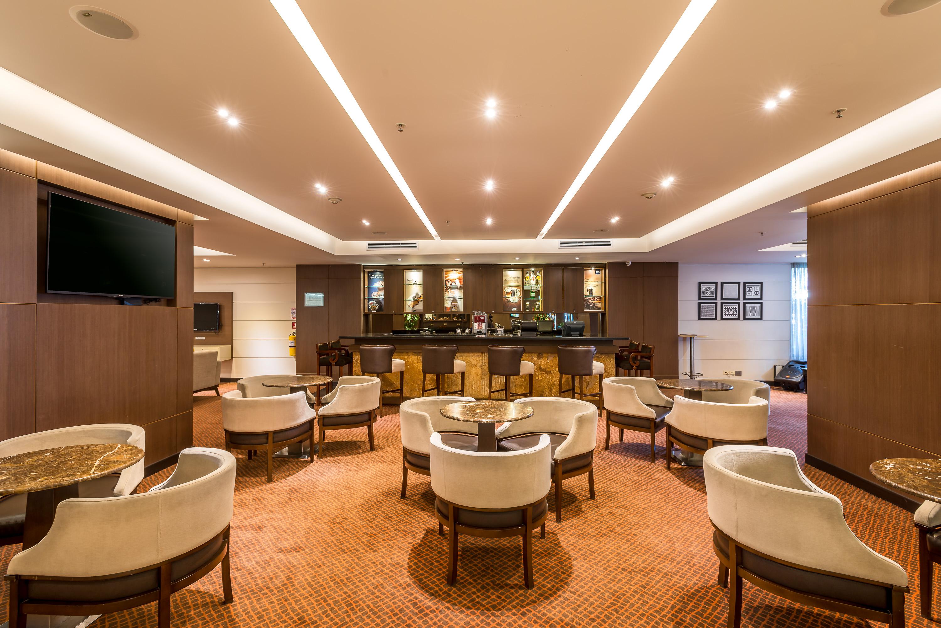 Hotel Dann Carlton بوغوتا المظهر الخارجي الصورة The Royal Orchid Lounge at Suvarnabhumi Airport