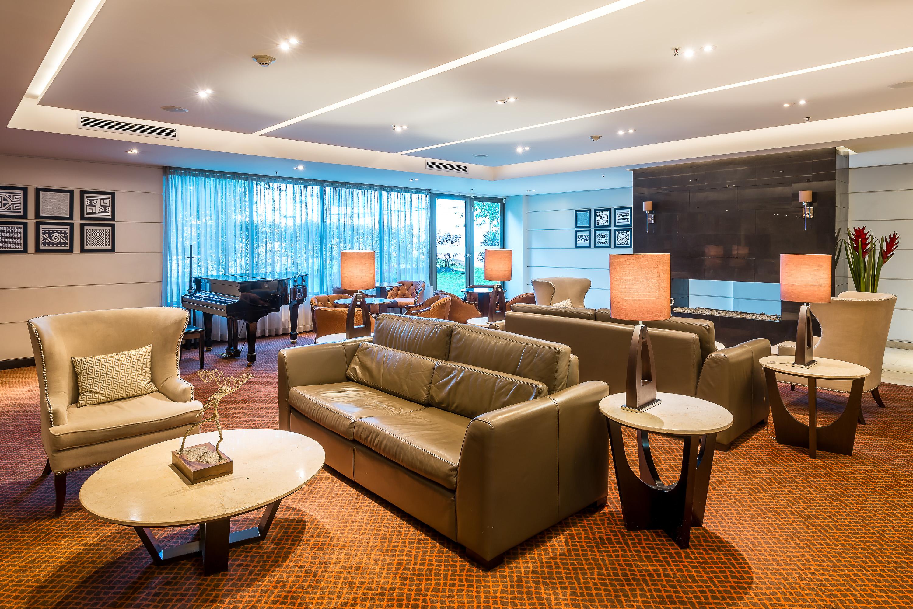 Hotel Dann Carlton بوغوتا المظهر الخارجي الصورة The Royal Orchid Lounge at Suvarnabhumi Airport