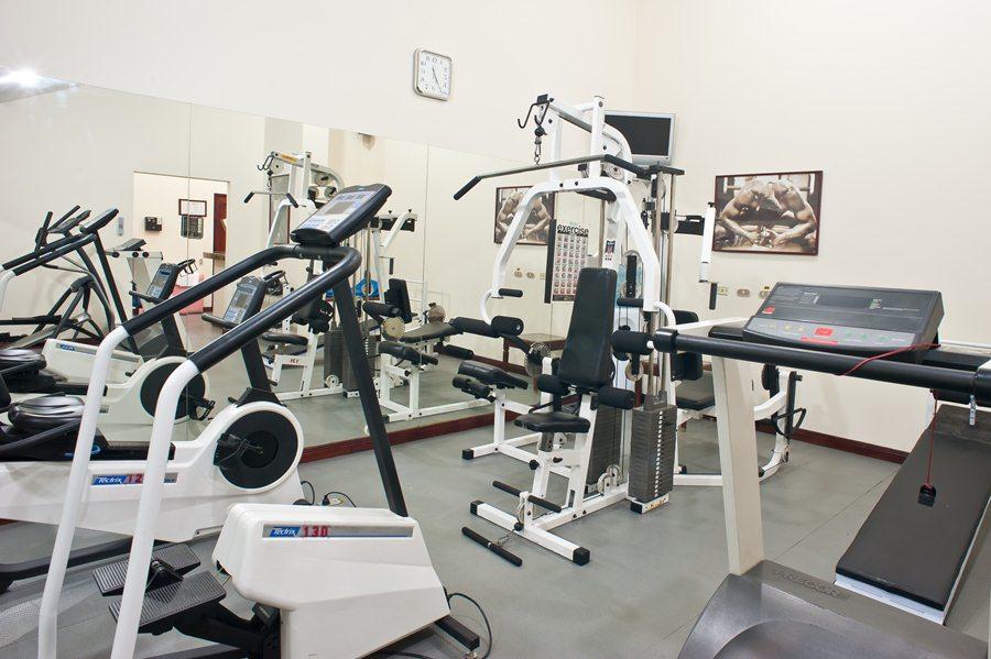 Hotel Dann Carlton بوغوتا المرافق الصورة A typical gym