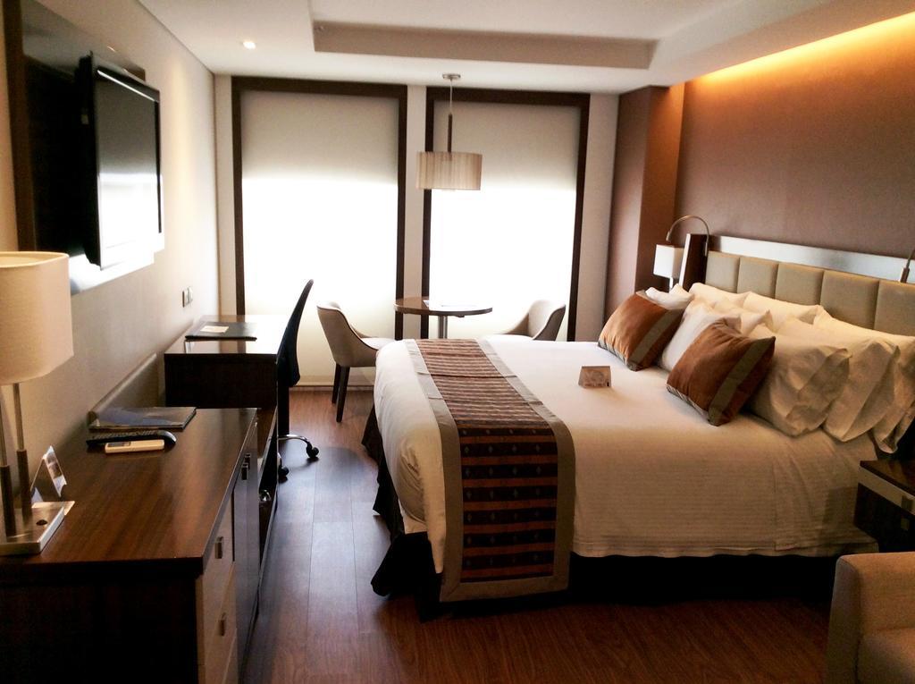 Hotel Dann Carlton بوغوتا المظهر الخارجي الصورة A room at the hotel
