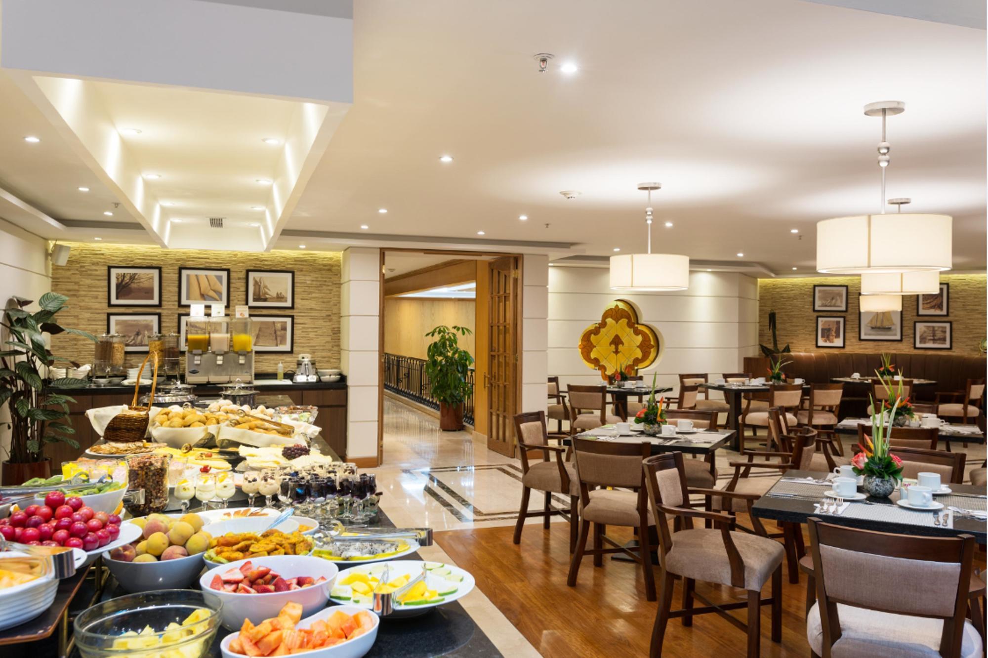 Hotel Dann Carlton بوغوتا المظهر الخارجي الصورة The Club Lounge at the airport